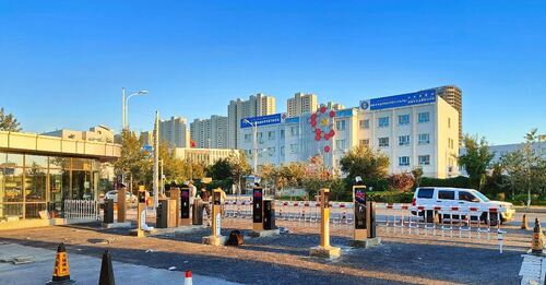 τελευταία εταιρεία περί WJDZE4I Barrier Gate with 4.5m Two Fence Arm | Industrial Park Access Case
